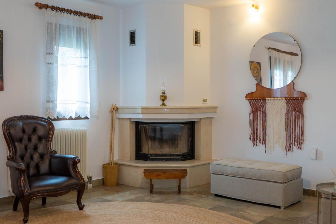 Postmans Apartment Under Meteora Kalambaka Eksteriør billede