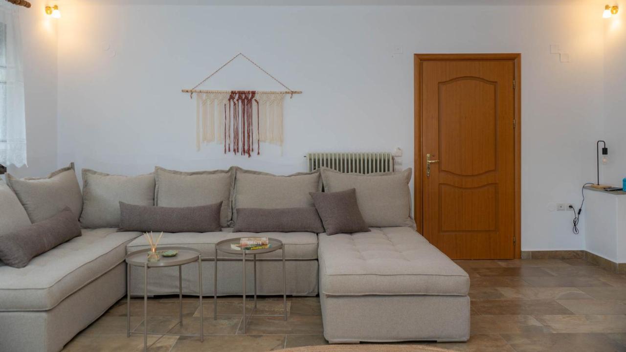 Postmans Apartment Under Meteora Kalambaka Eksteriør billede